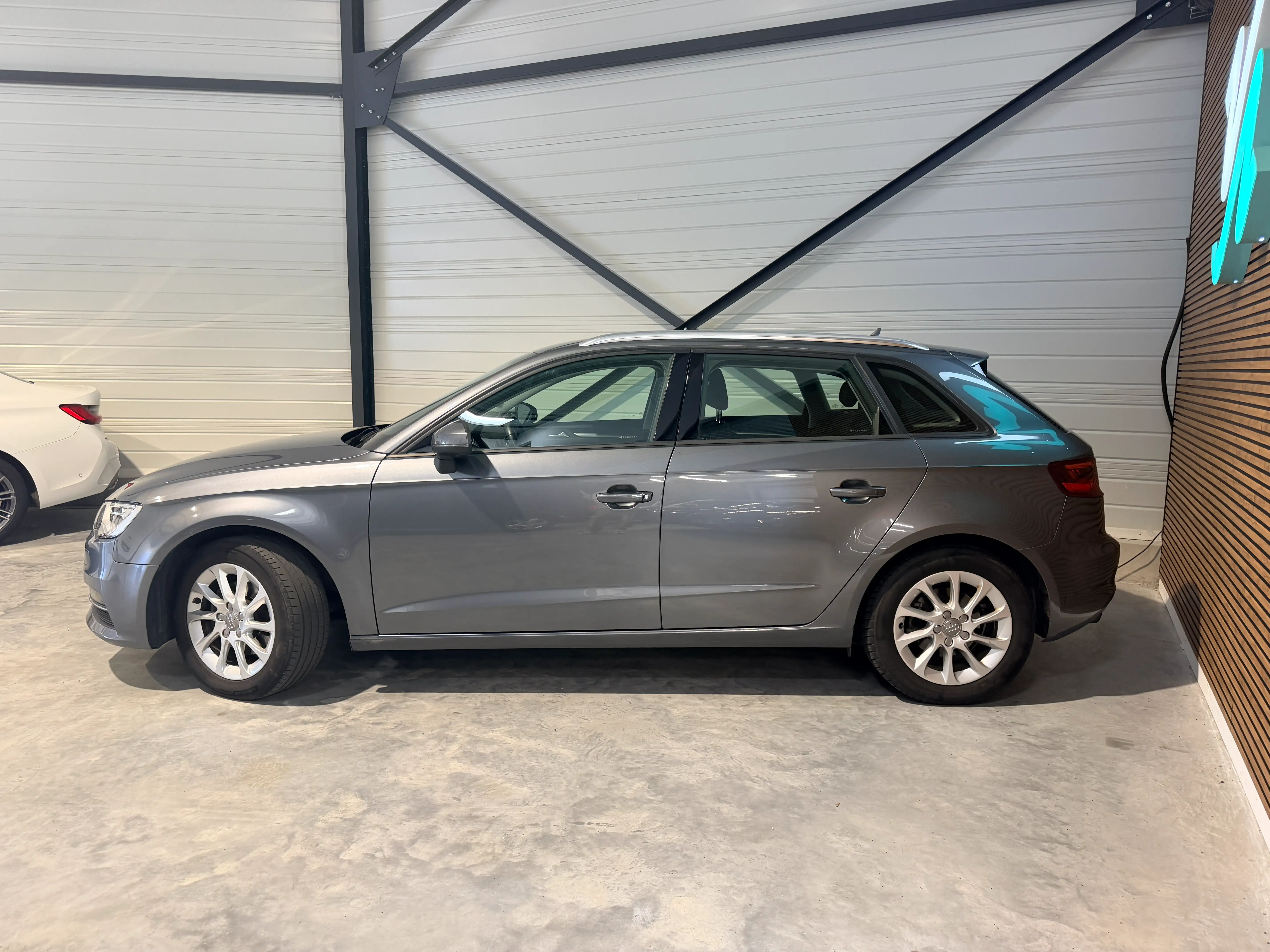 Image secondaire de Audi A3 - 1.4 TFSI - 122 cv - Boite manuelle - Radar de recul - Xenon - Sieges Chauffants - GPS