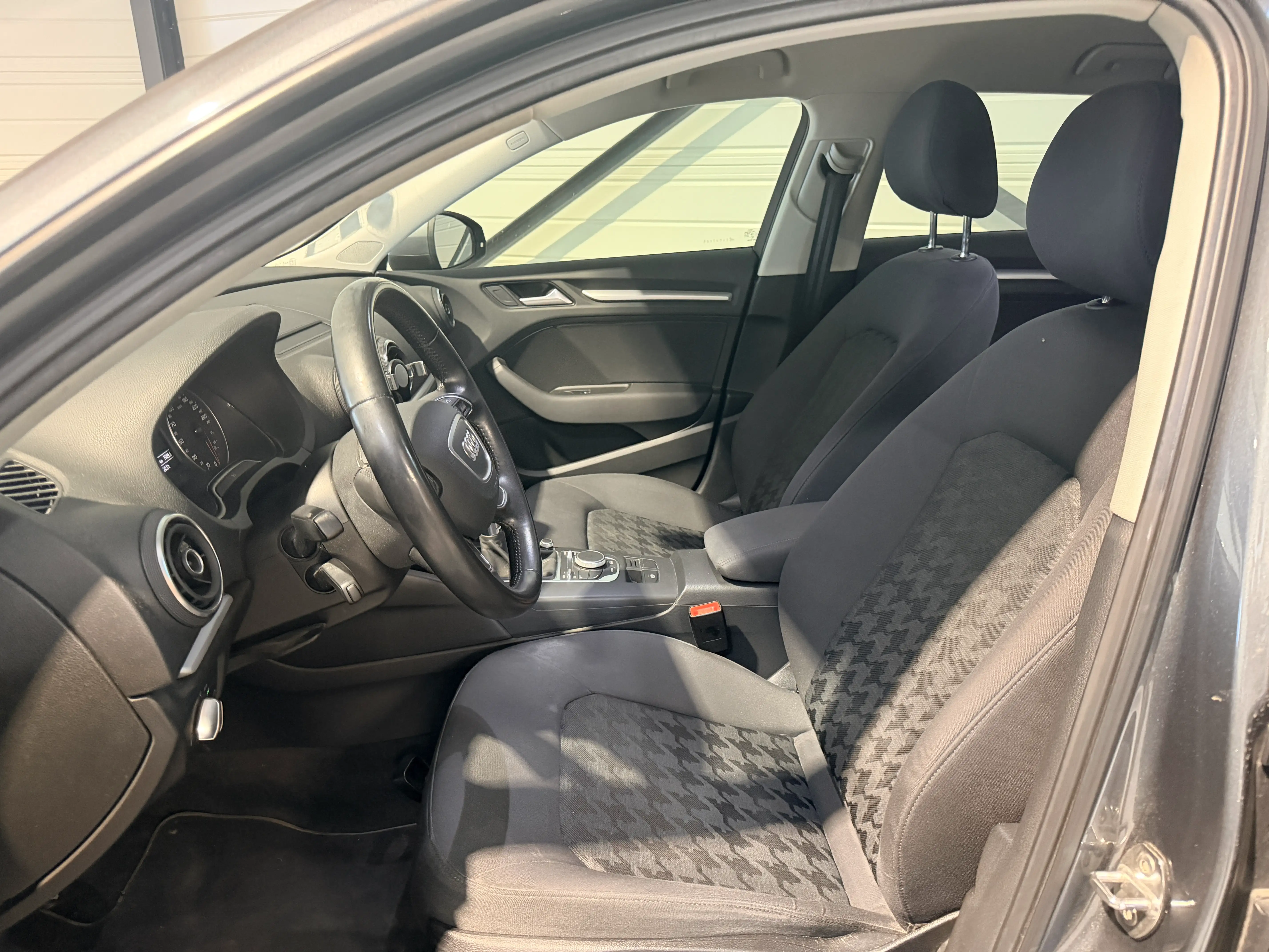Image secondaire de Audi A3 - 1.4 TFSI - 122 cv - Boite manuelle - Radar de recul - Xenon - Sieges Chauffants - GPS