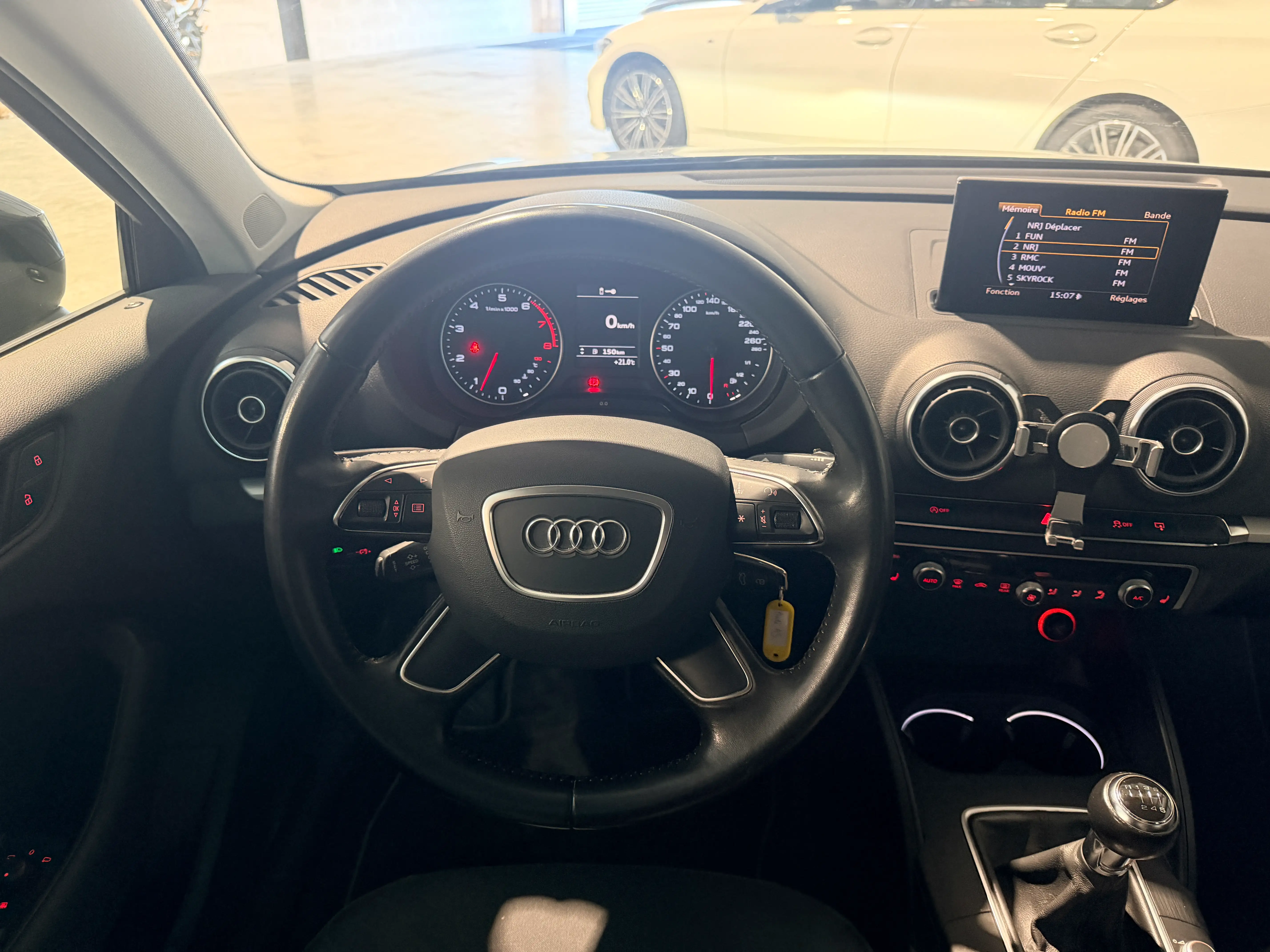 Image secondaire de Audi A3 - 1.4 TFSI - 122 cv - Boite manuelle - Radar de recul - Xenon - Sieges Chauffants - GPS