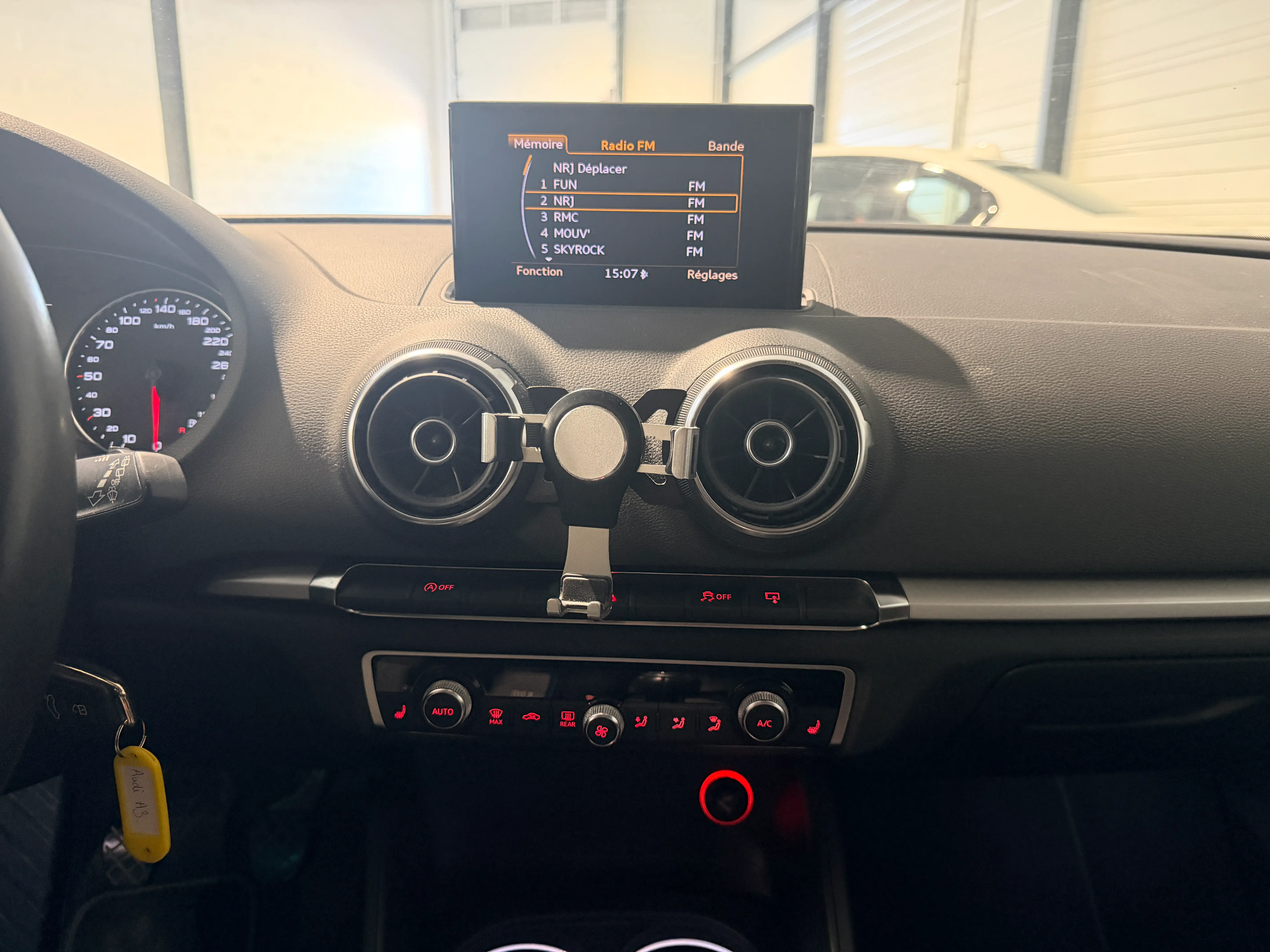 Image secondaire de Audi A3 - 1.4 TFSI - 122 cv - Boite manuelle - Radar de recul - Xenon - Sieges Chauffants - GPS