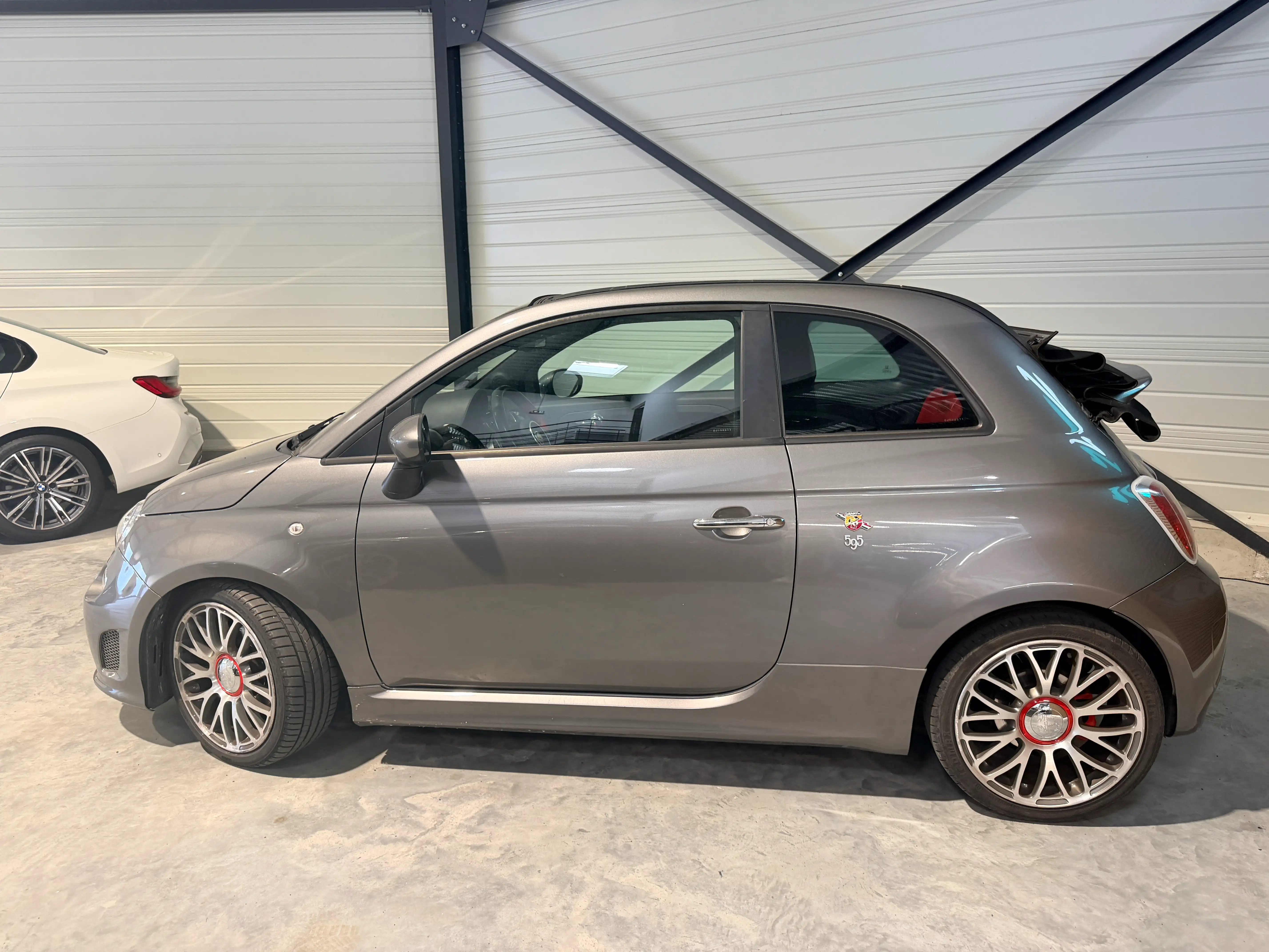 Image secondaire de Fiat 500C Abarth - Cabriolet - 595 Turismo - 160 cv - Boite Automatique - Interieur Cuir Rouge - 110000 Km - 500