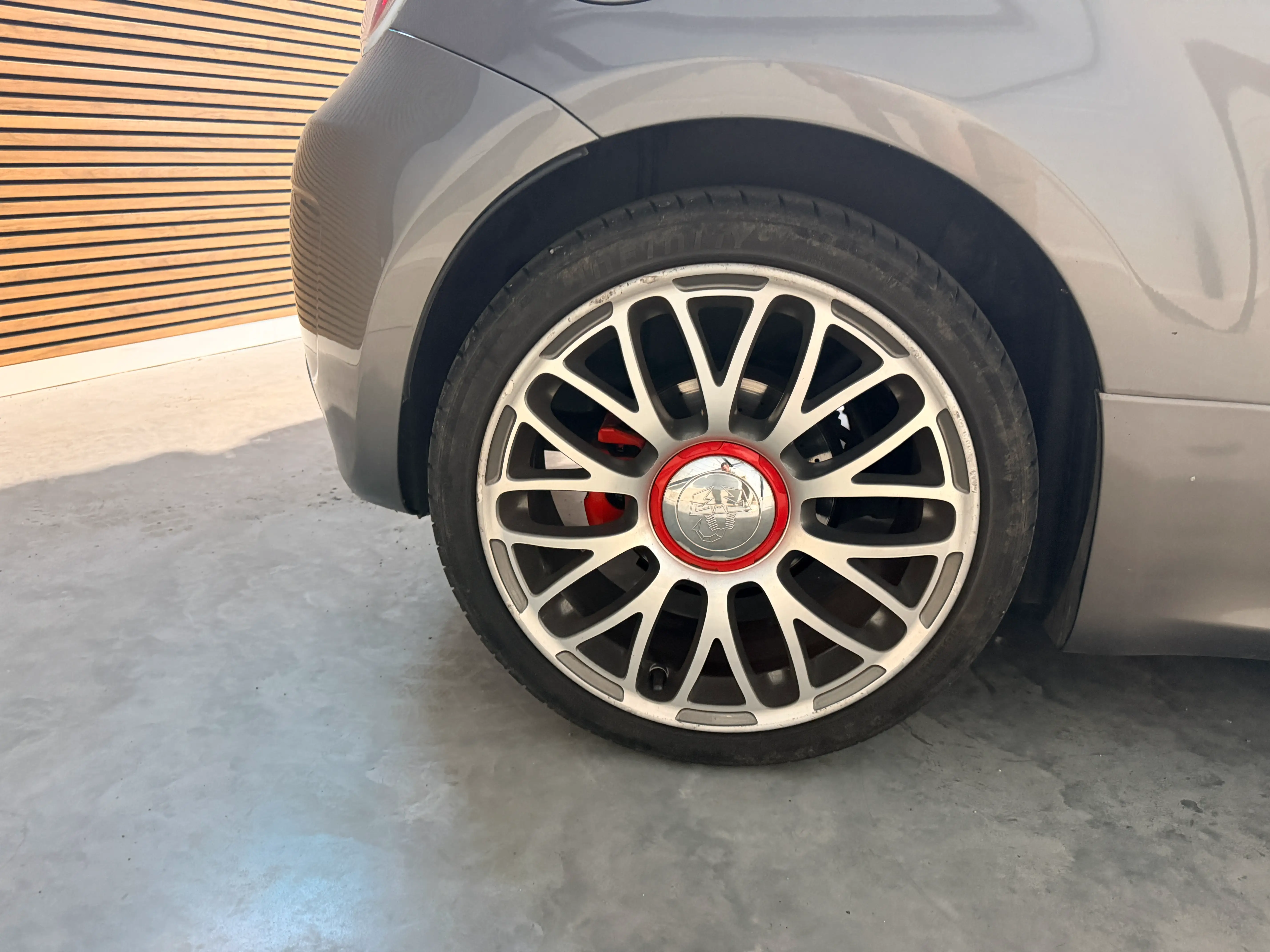 Image secondaire de Fiat 500C Abarth - Cabriolet - 595 Turismo - 160 cv - Boite Automatique - Interieur Cuir Rouge - 110000 Km - 500