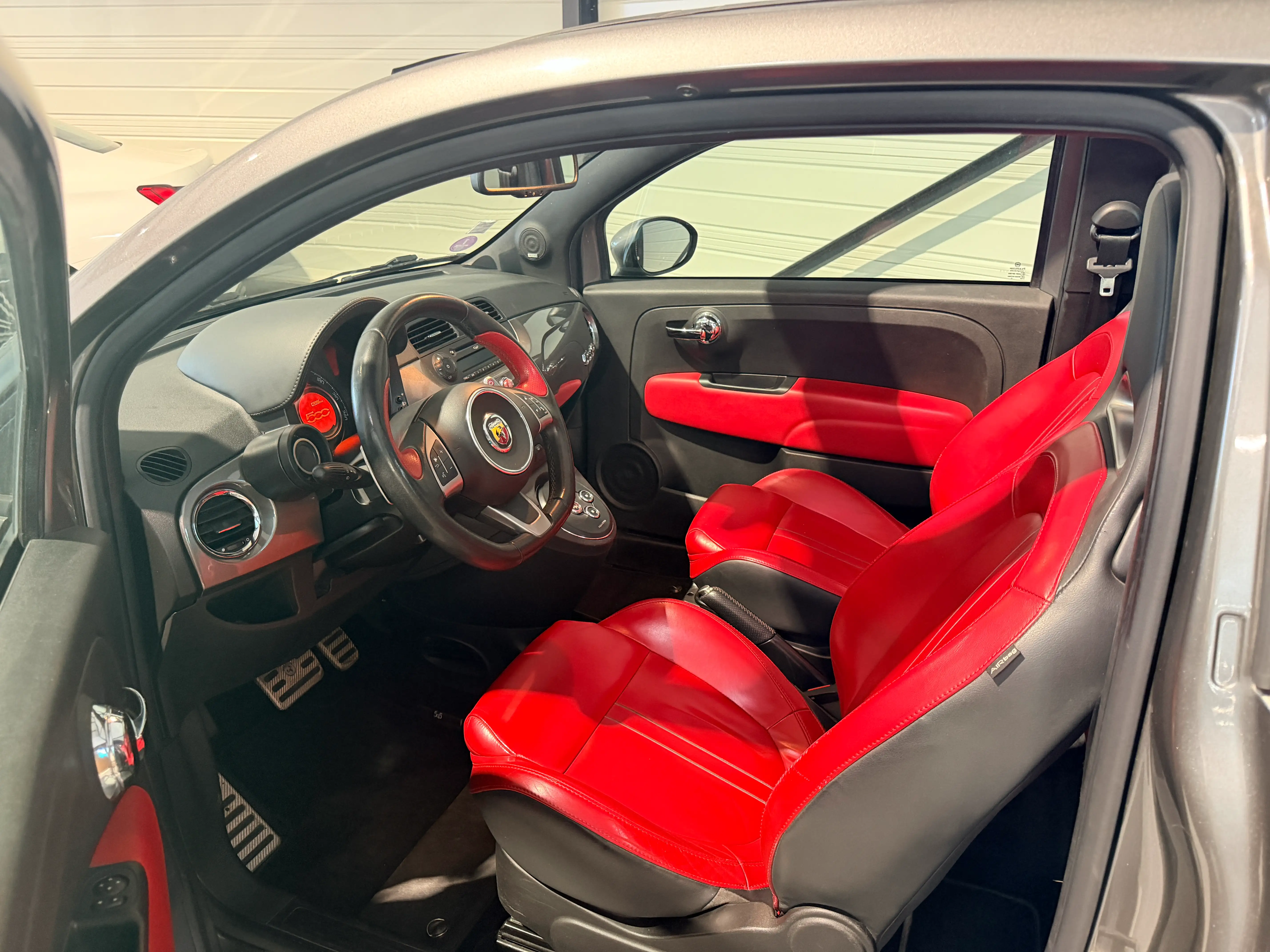 Image secondaire de Fiat 500C Abarth - Cabriolet - 595 Turismo - 160 cv - Boite Automatique - Interieur Cuir Rouge - 110000 Km - 500