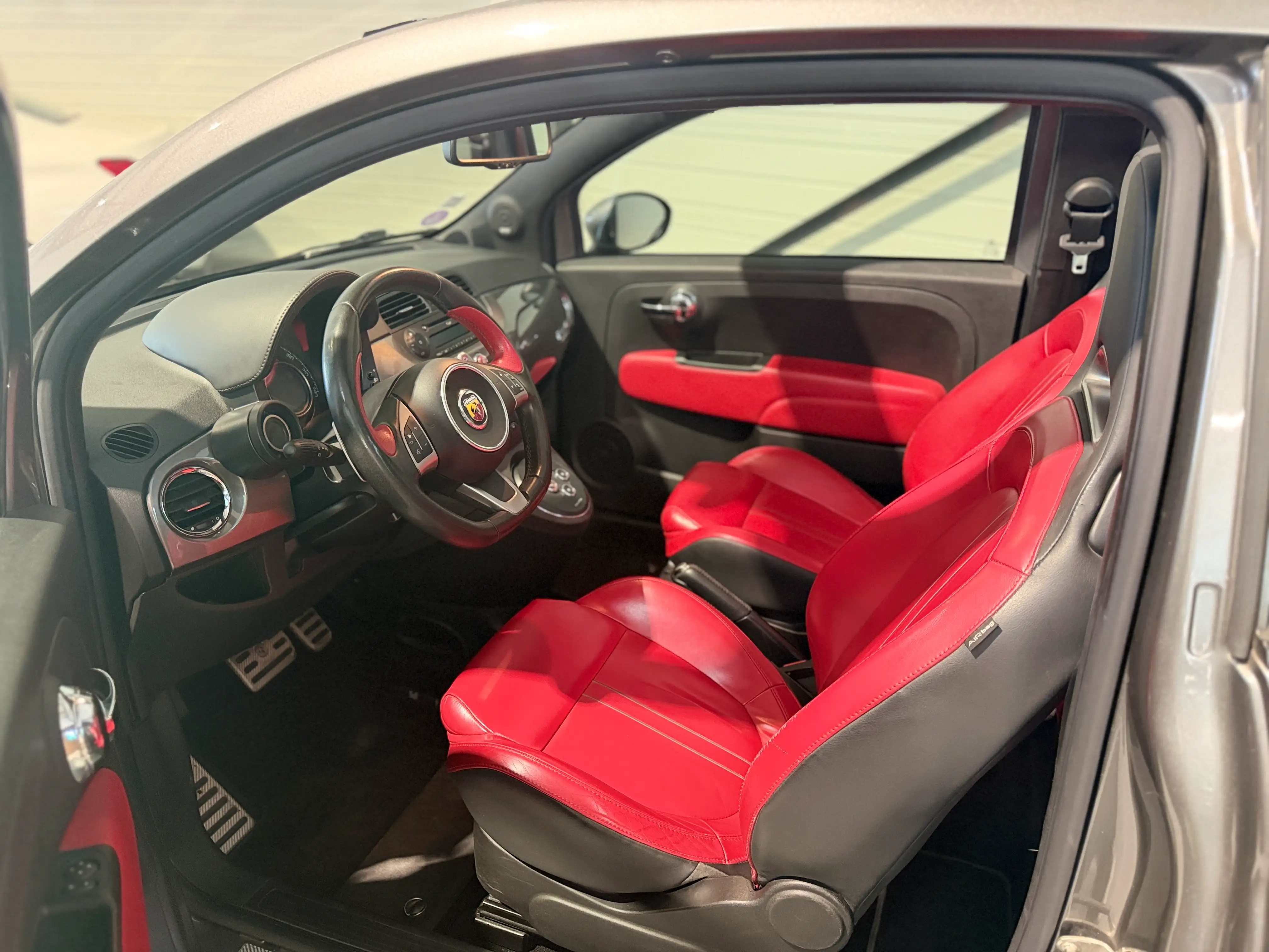 Image secondaire de Fiat 500C Abarth - Cabriolet - 595 Turismo - 160 cv - Boite Automatique - Interieur Cuir Rouge - 110000 Km - 500