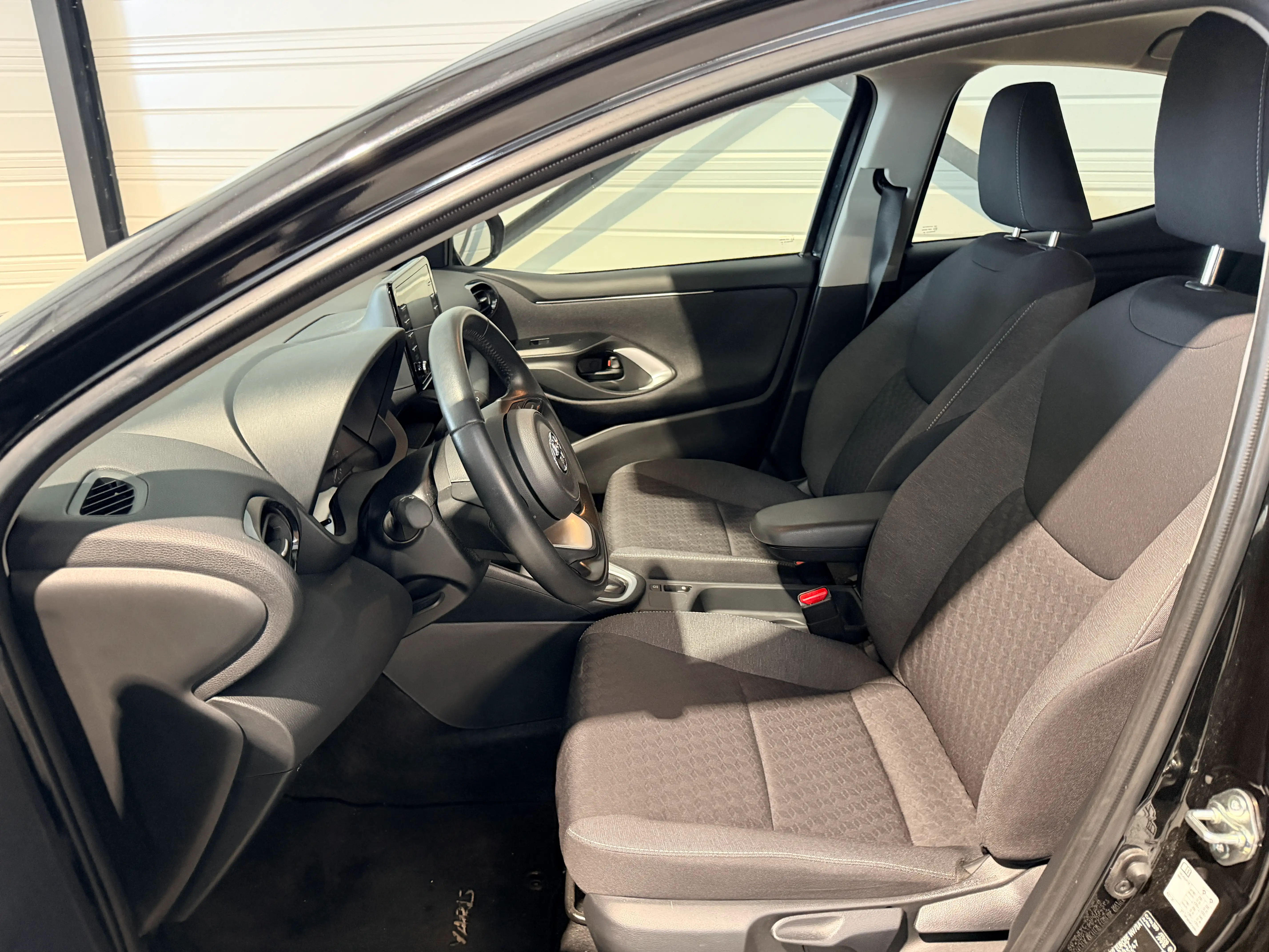 Image secondaire de Toyota Yaris - Hybride - 116 cv - 32500 Km - Carplay - Boite Auto - Maintien de voie actif - Regulateur Adaptatif - Camera de recul