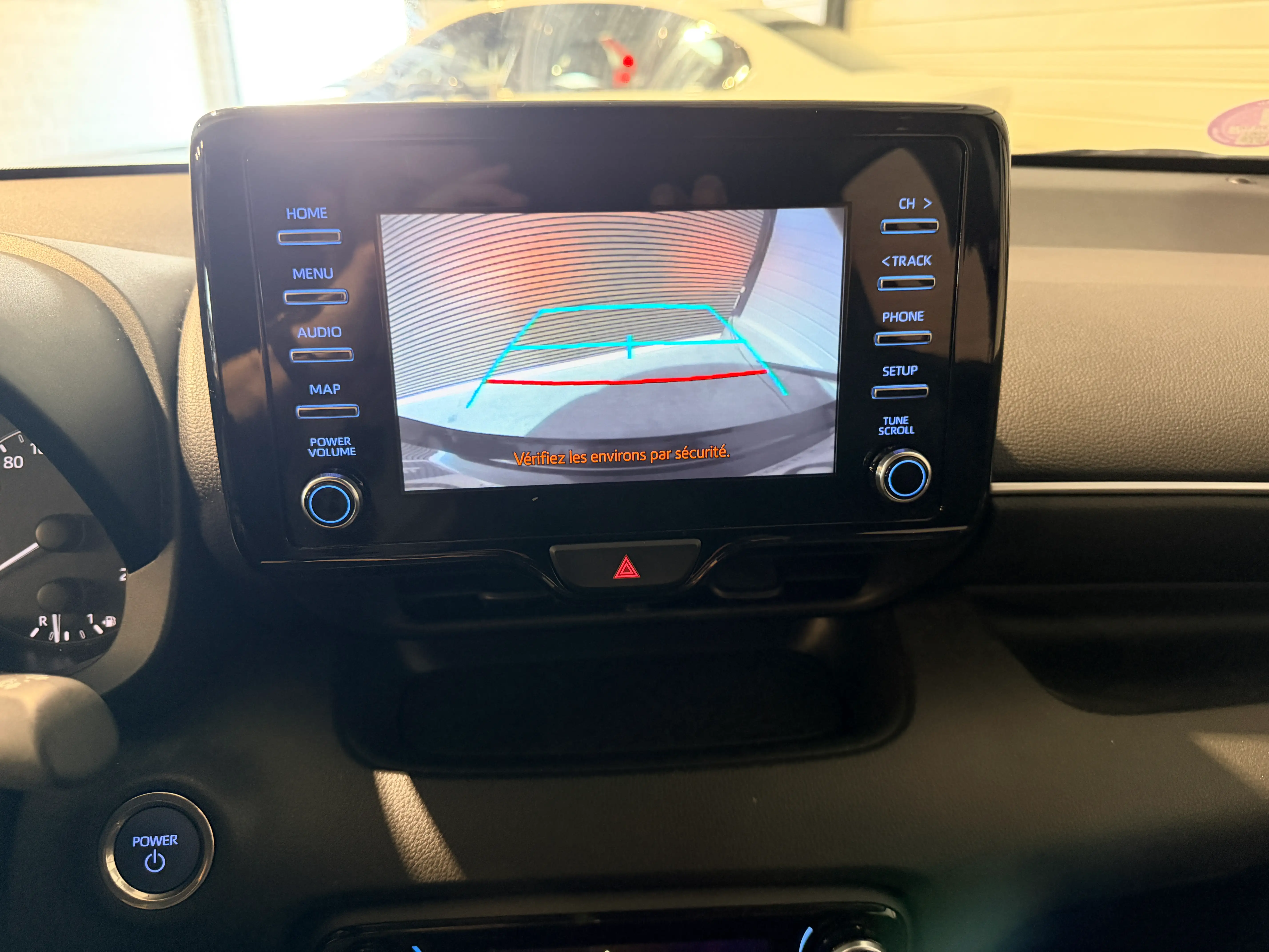 Image secondaire de Toyota Yaris - Hybride - 116 cv - 32500 Km - Carplay - Boite Auto - Maintien de voie actif - Regulateur Adaptatif - Camera de recul
