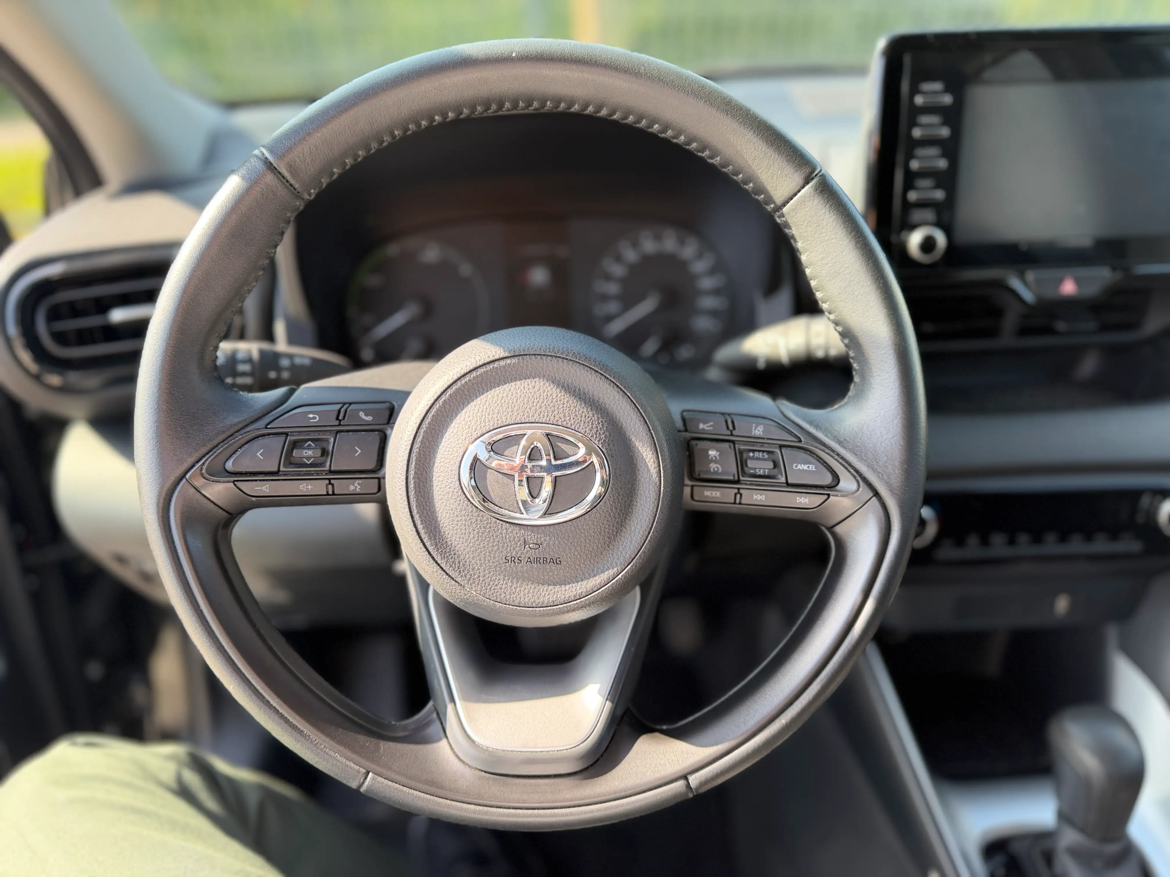 Image secondaire de Toyota Yaris - Hybride - 116 cv - 32500 Km - Carplay - Boite Auto - Maintien de voie actif - Regulateur Adaptatif - Camera de recul