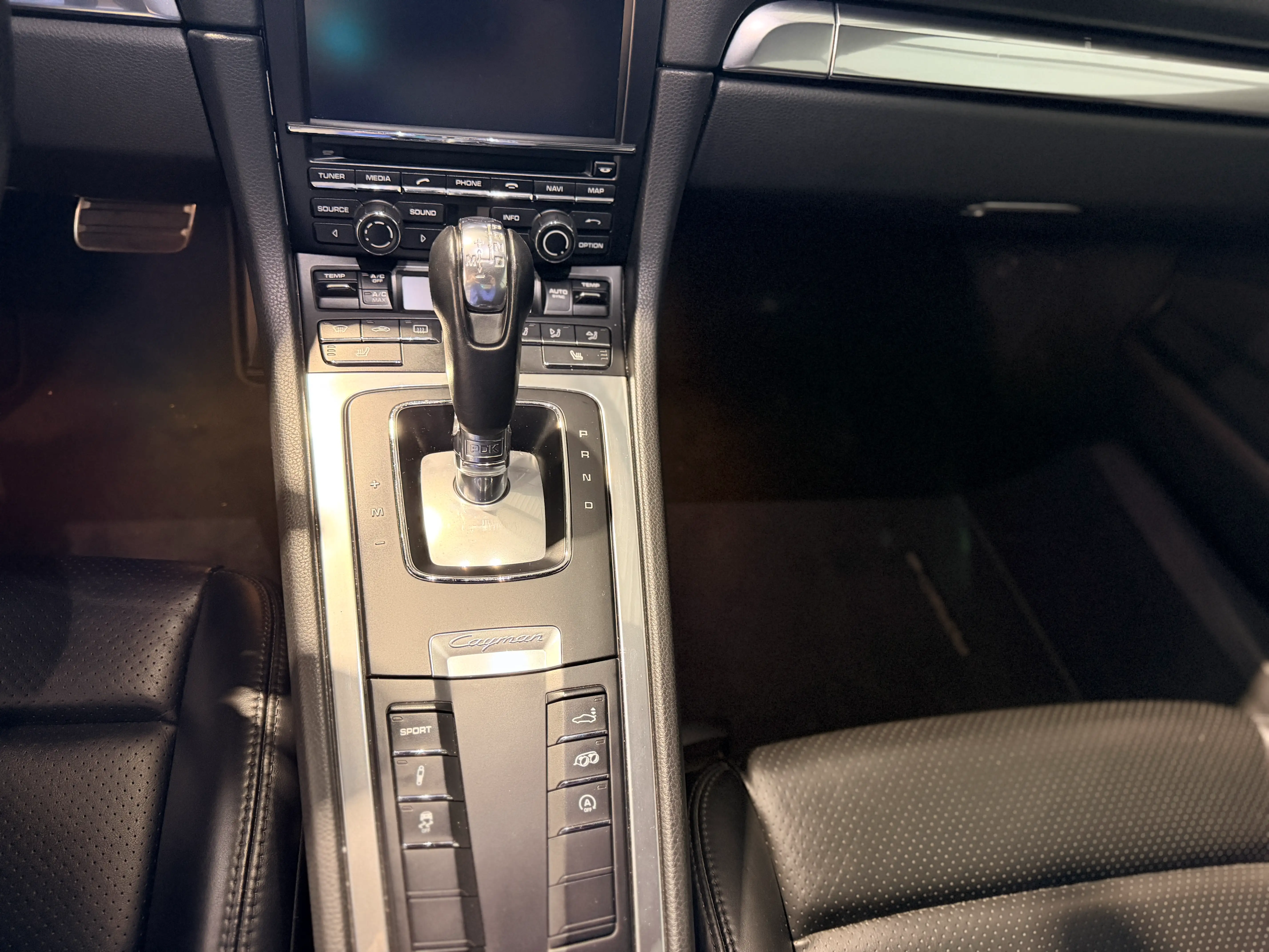 Image secondaire de Porsche Cayman 981 - 275 cv - PDK - 61000 Km - Siege chauffants - Echappement sport - Interieur Cuir - Xenon