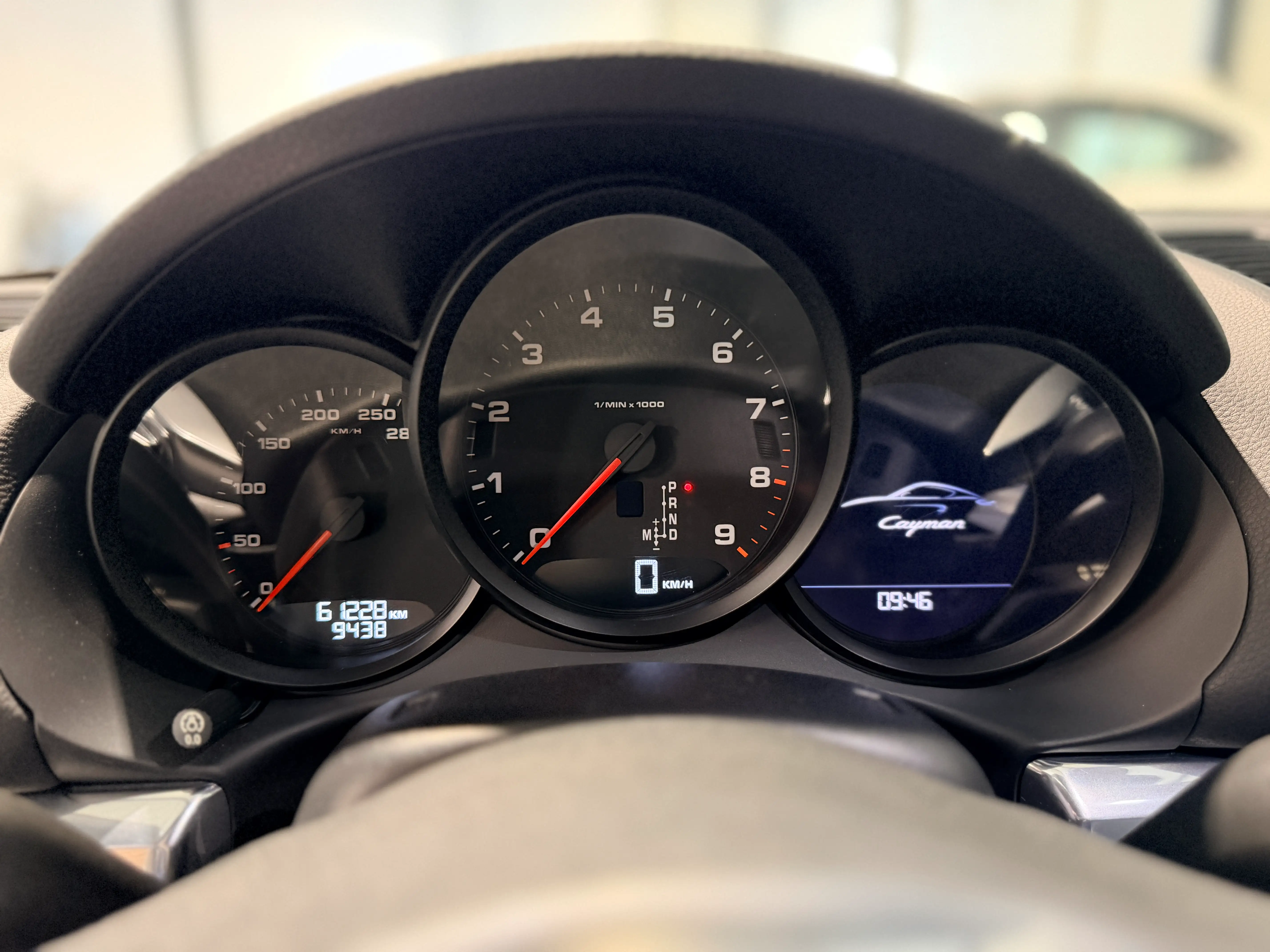 Image secondaire de Porsche Cayman 981 - 275 cv - PDK - 61000 Km - Siege chauffants - Echappement sport - Interieur Cuir - Xenon