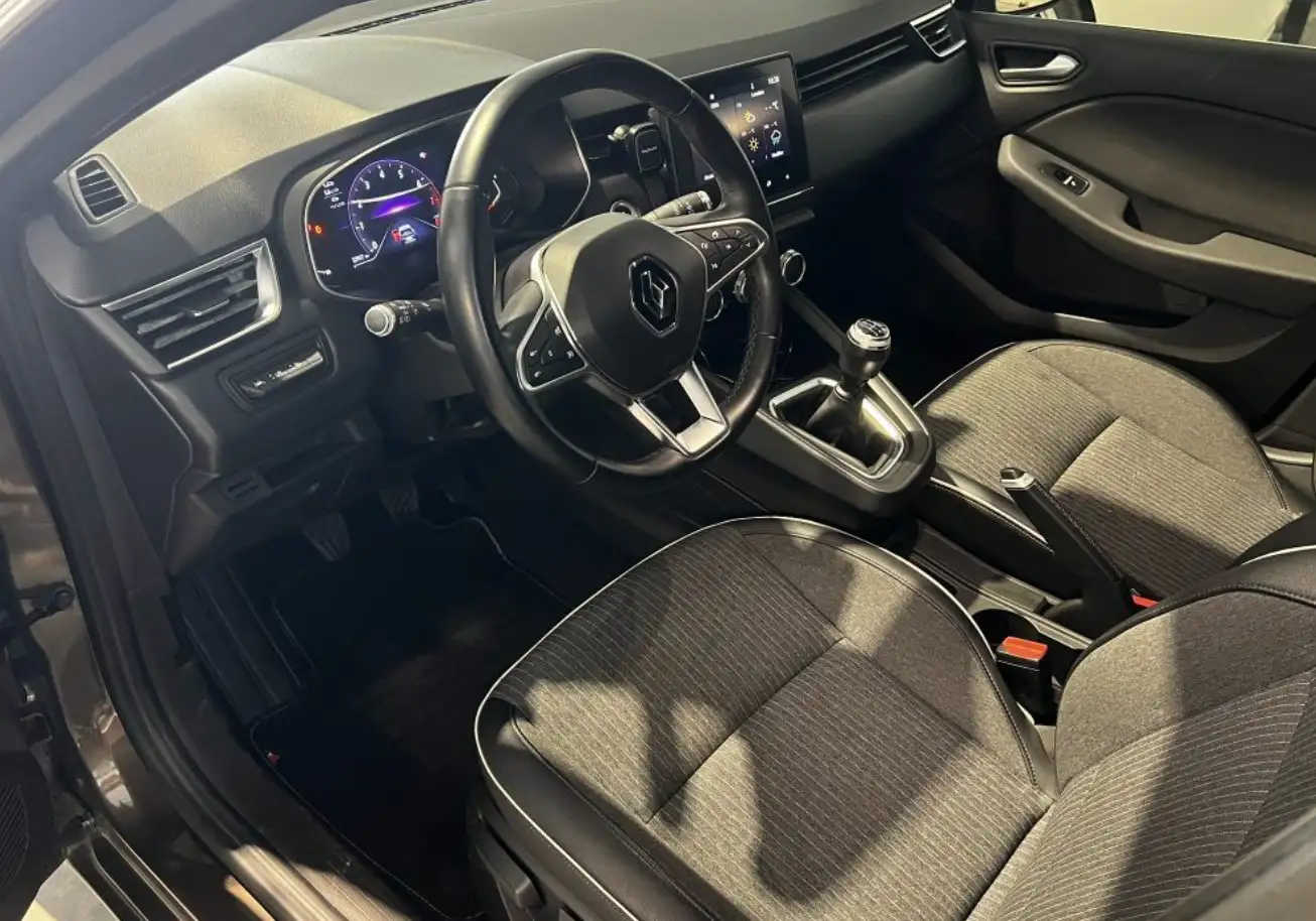 Image secondaire de RENAULT CLIO V 1.0 TCE - 100 cv - 2020 - Carplay - Boite manuelle - 59000 Km - Excellent état