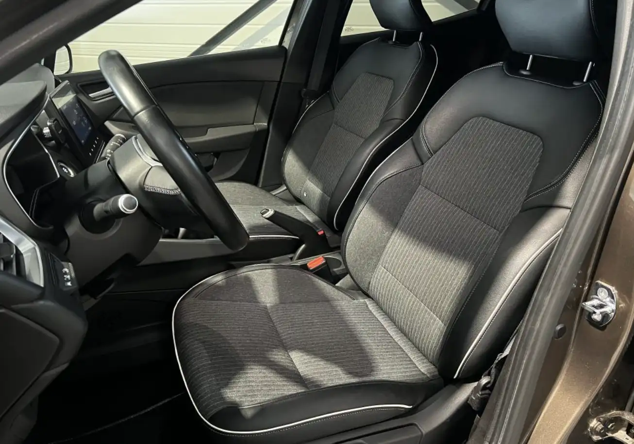 Image secondaire de RENAULT CLIO V 1.0 TCE - 100 cv - 2020 - Carplay - Boite manuelle - 59000 Km - Excellent état