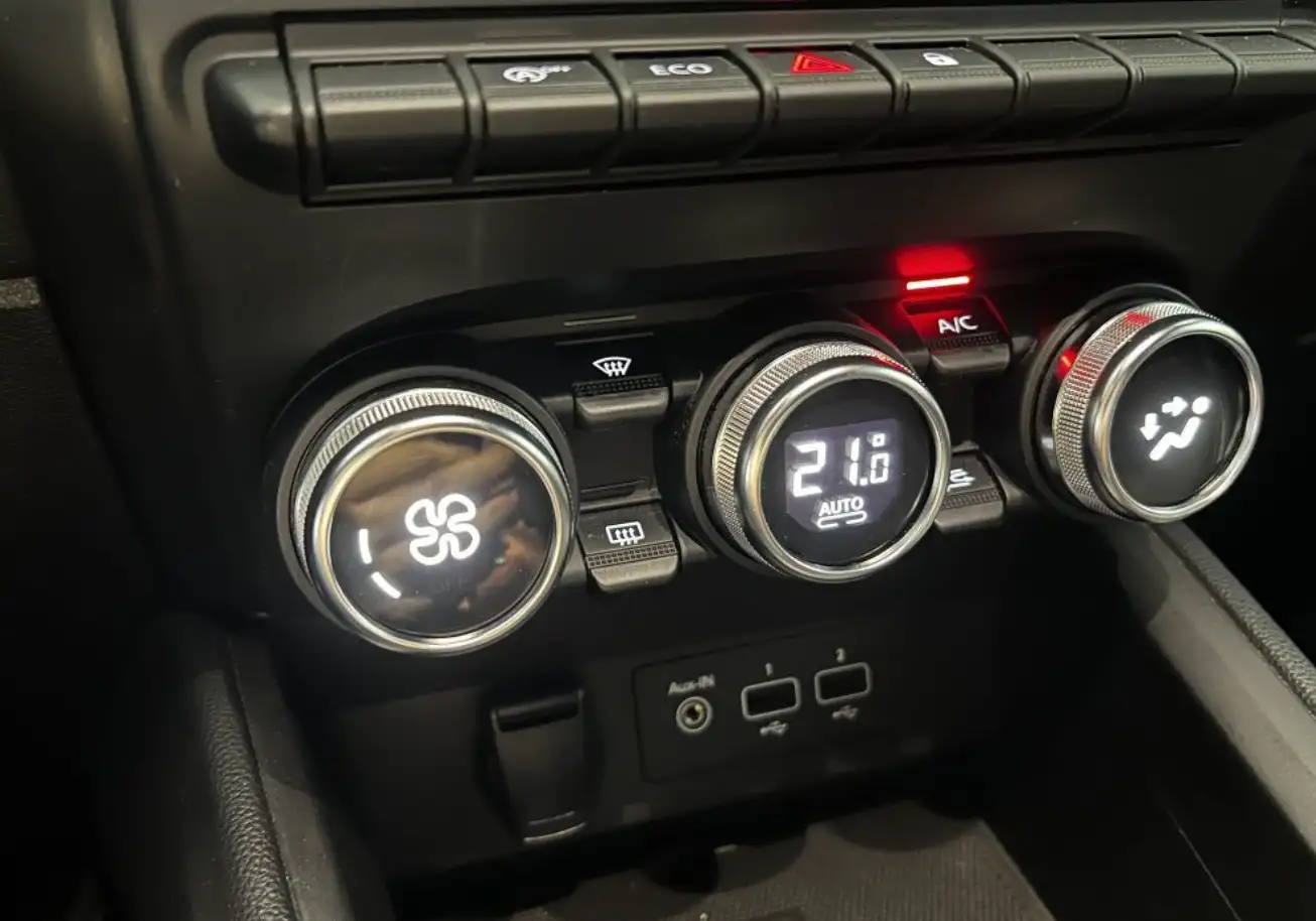 Image secondaire de RENAULT CLIO V 1.0 TCE - 100 cv - 2020 - Carplay - Boite manuelle - 59000 Km - Excellent état