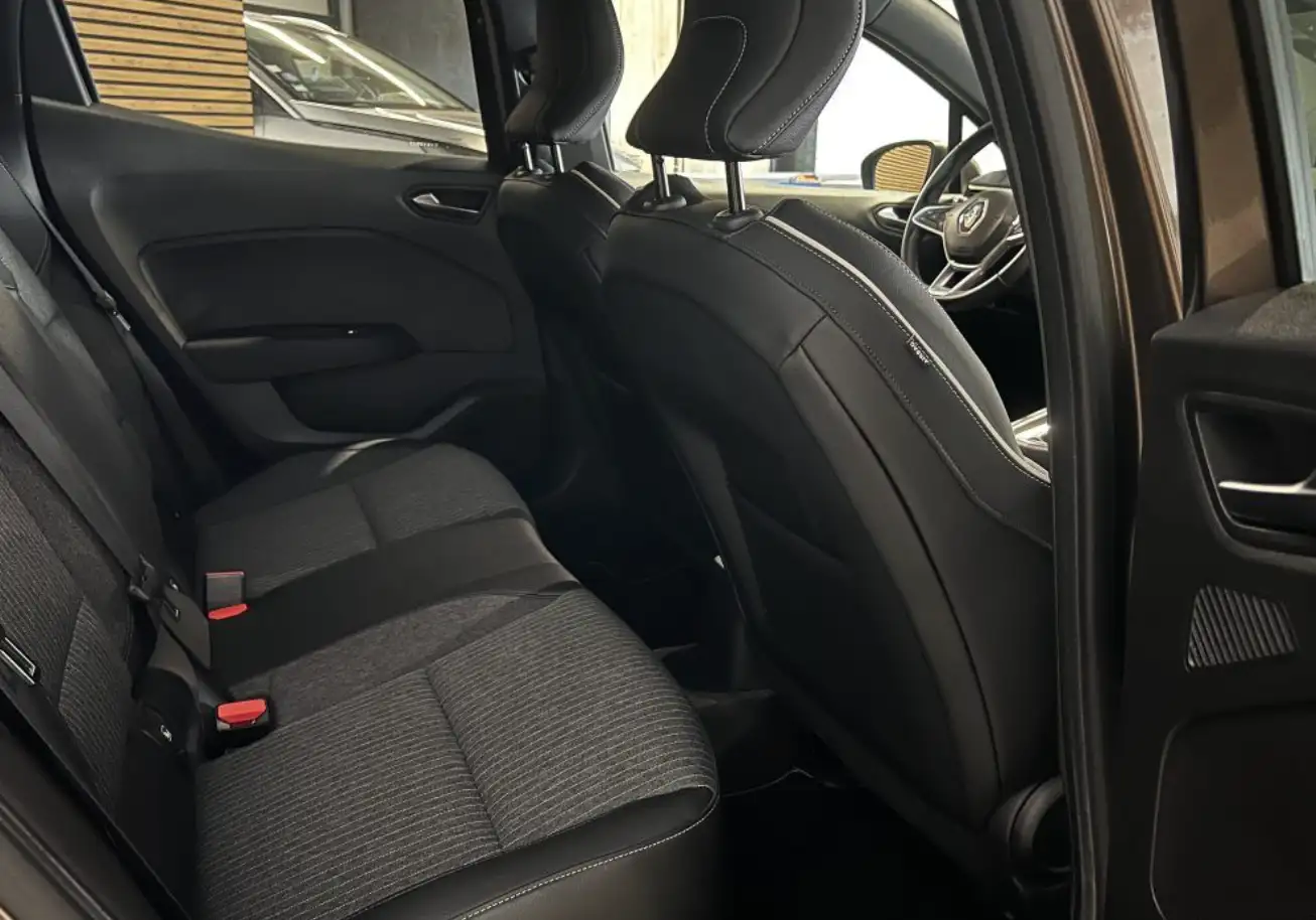 Image secondaire de RENAULT CLIO V 1.0 TCE - 100 cv - 2020 - Carplay - Boite manuelle - 59000 Km - Excellent état