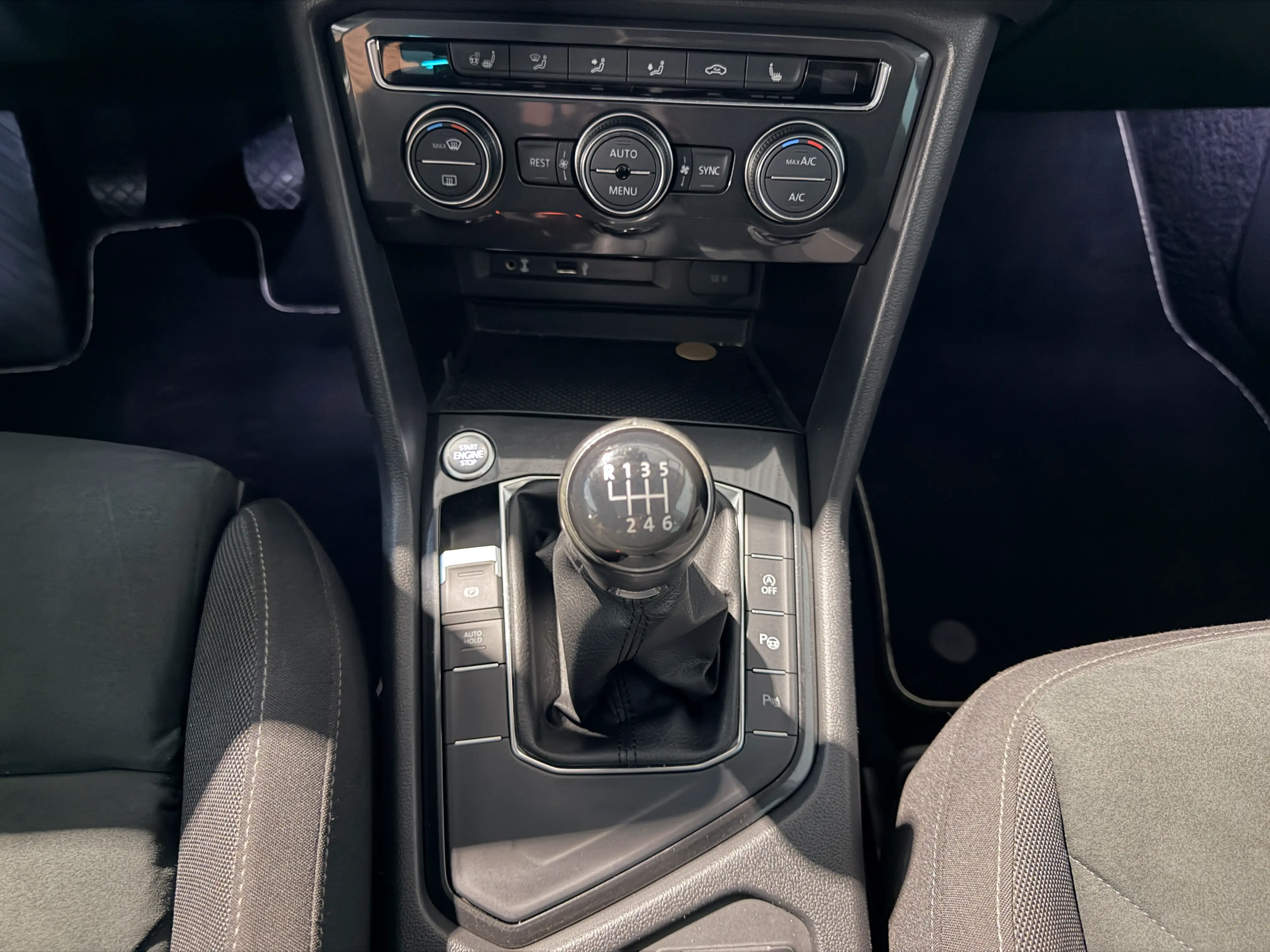 Image secondaire de Volkswagen Tiguan - 2.0 TDI - 2017 - Full Options - Boite Manuelle - 142 000 Km - Carat Exclusive