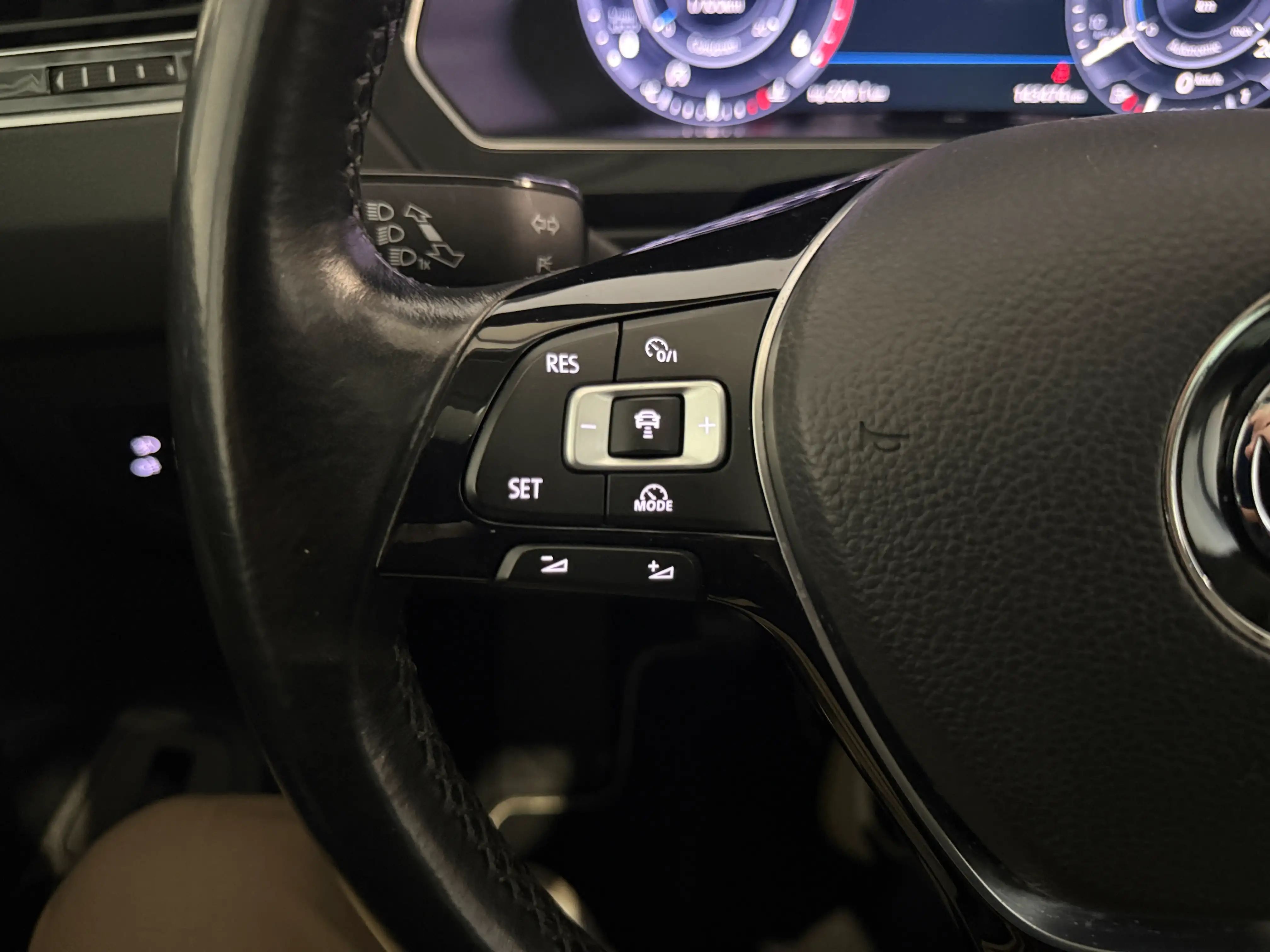 Image secondaire de Volkswagen Tiguan - 2.0 TDI - 2017 - Full Options - Boite Manuelle - 142 000 Km - Carat Exclusive