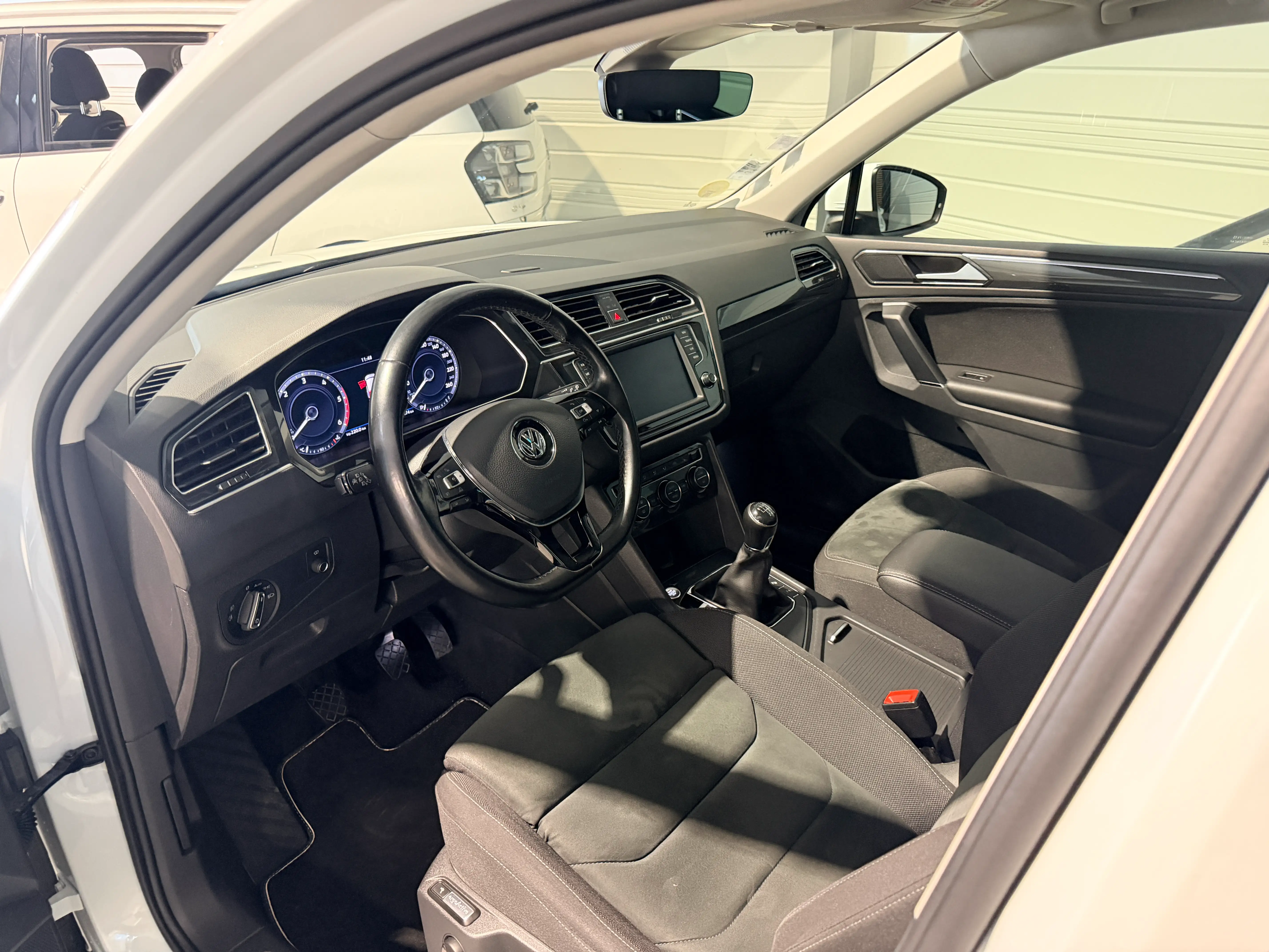 Image secondaire de Volkswagen Tiguan - 2.0 TDI - 2017 - Full Options - Boite Manuelle - 142 000 Km - Carat Exclusive
