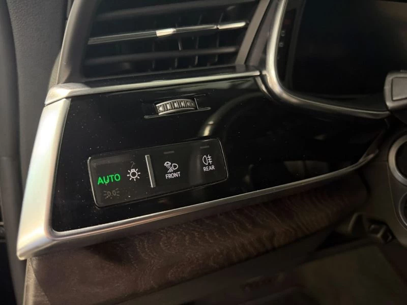 Image secondaire de AUDI Q8 - 55 TFSI - 3.0 V6 - 340 - AVUS EXTENDED - Full options - Quattro - 2019 - 84000 km