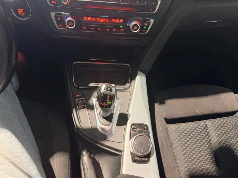 Image secondaire de BMW SERIE 3 - 318DA - 143 cv - 2016 - Pack M Sport - 176 000 KM