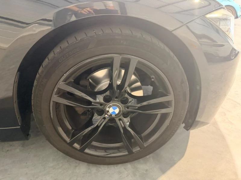 Image secondaire de BMW SERIE 3 - 318DA - 143 cv - 2016 - Pack M Sport - 176 000 KM