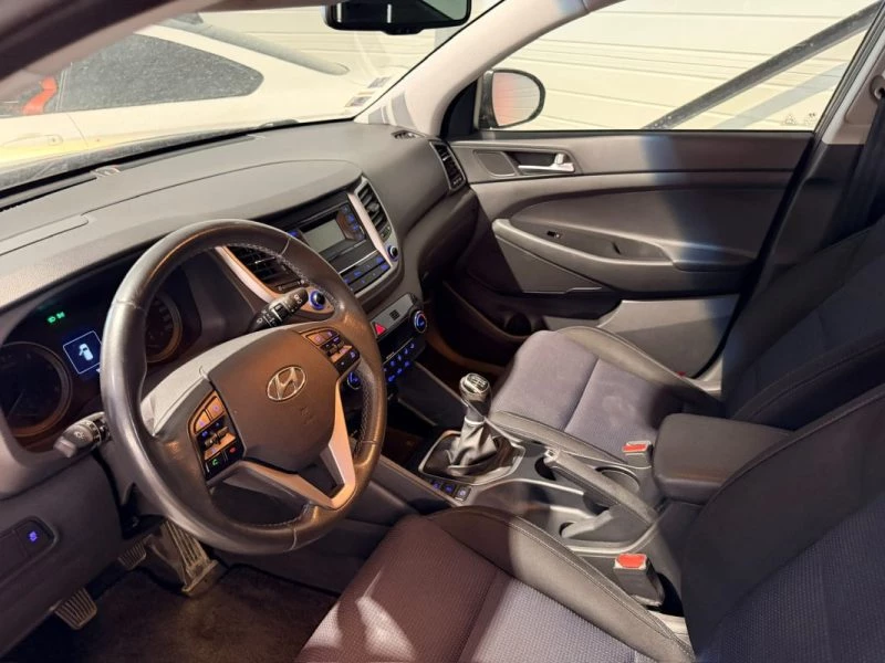 Image secondaire de HYUNDAI TUCSON - 1.7 CRDI - 2015 - 160000 km - Boite manuelle - Radar de recul - Attelage