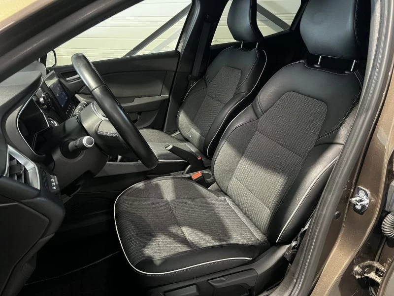 Image secondaire de RENAULT CLIO V 1.0 TCE - 100 cv - 2020 - Carplay - Boite manuelle - 59000 Km - Excellent état