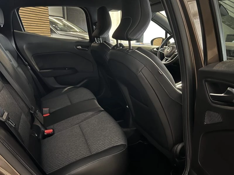 Image secondaire de RENAULT CLIO V 1.0 TCE - 100 cv - 2020 - Carplay - Boite manuelle - 59000 Km - Excellent état