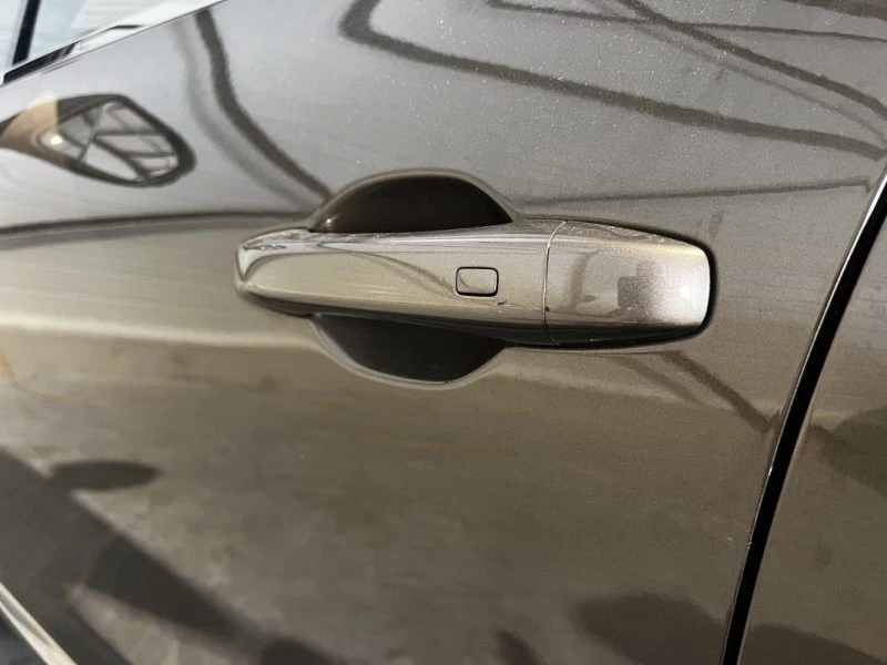 Image secondaire de RENAULT CLIO V 1.0 TCE - 100 cv - 2020 - Carplay - Boite manuelle - 59000 Km - Excellent état