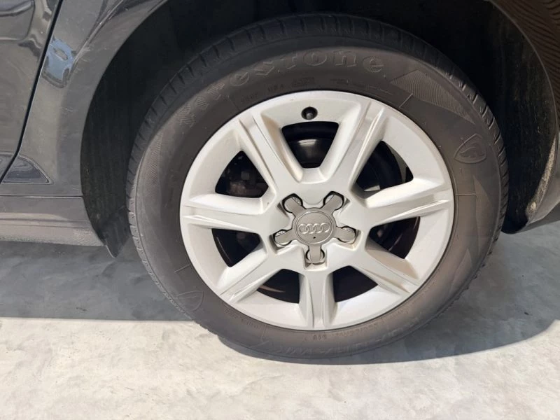 Image secondaire de AUDI A3 SPORTBACK - 1.6 TDI 105cv - 2009 - Radar de recul - Régulateur de vitesse