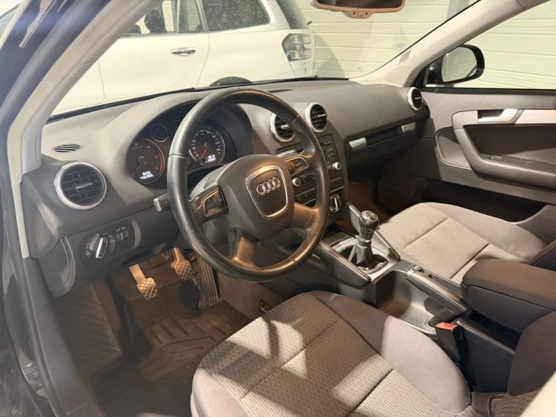 Image secondaire de AUDI A3 SPORTBACK - 1.6 TDI 105cv - 2009 - Radar de recul - Régulateur de vitesse