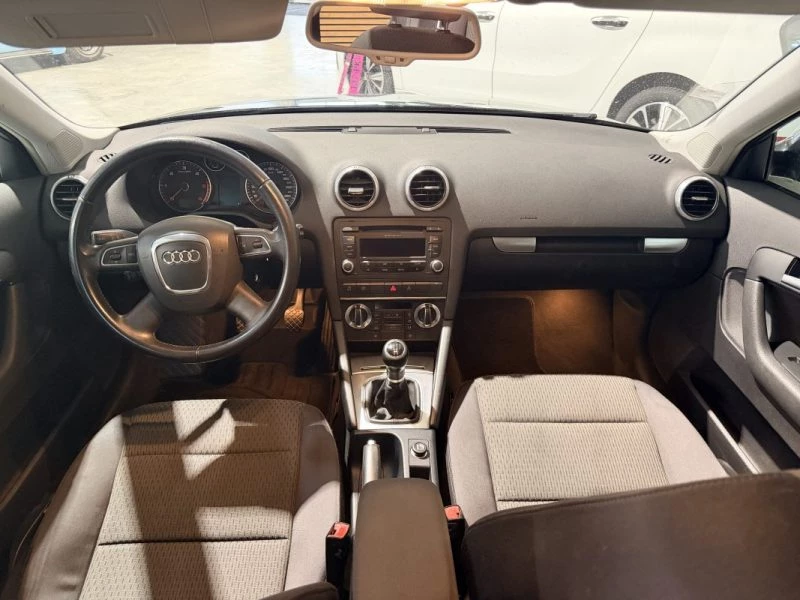 Image secondaire de AUDI A3 SPORTBACK - 1.6 TDI 105cv - 2009 - Radar de recul - Régulateur de vitesse