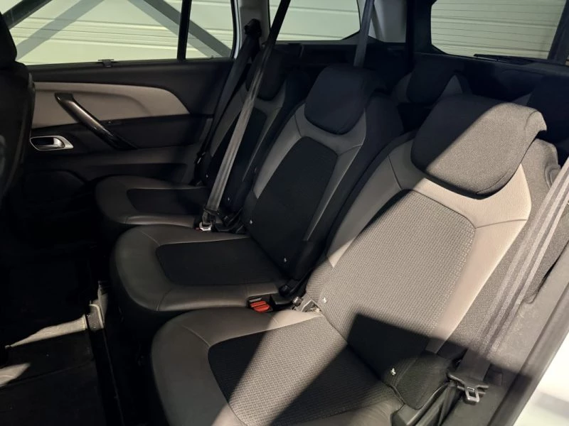 Image secondaire de CITROEN C4 GRAND PICASSO - 2L BLUEHDI - 150 - SHINE - 2017 - Siège Chauffant - 7 places - Caméra 360