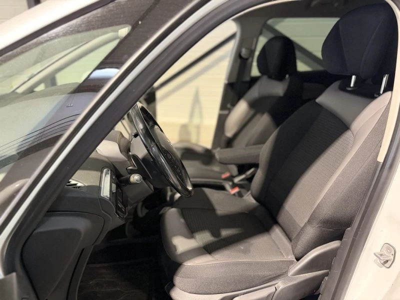 Image secondaire de CITROEN C4 GRAND PICASSO - 2L BLUEHDI - 150 - SHINE - 2017 - Siège Chauffant - 7 places - Caméra 360