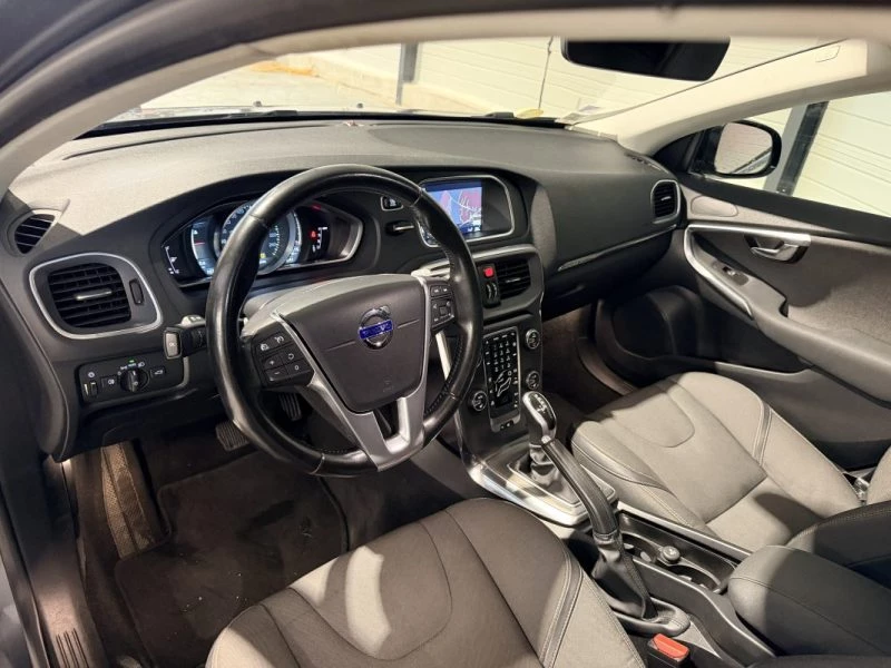 Image secondaire de Volvo V40 Cross Country - 2015 - D3 150 ch - BVA - Finition Momentum - GPS - Sièges chauffants