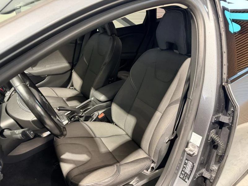 Image secondaire de Volvo V40 Cross Country - 2015 - D3 150 ch - BVA - Finition Momentum - GPS - Sièges chauffants