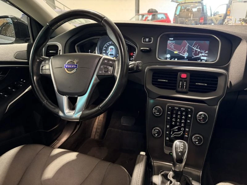 Image secondaire de Volvo V40 Cross Country - 2015 - D3 150 ch - BVA - Finition Momentum - GPS - Sièges chauffants