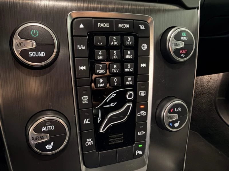 Image secondaire de Volvo V40 Cross Country - 2015 - D3 150 ch - BVA - Finition Momentum - GPS - Sièges chauffants