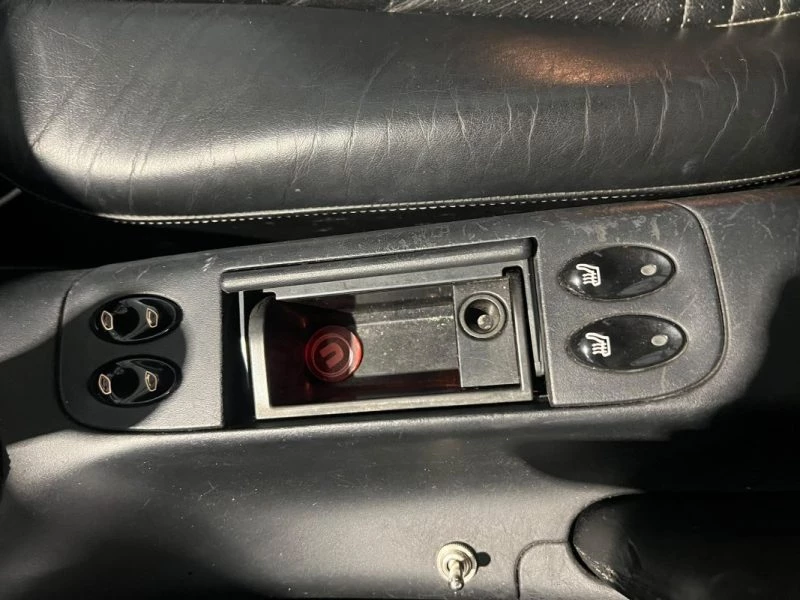 Image secondaire de PORSCHE BOXSTER - 2.7 - 220 cv - 2000 - 197 000 Km - Sièges chauffants - Xenon
