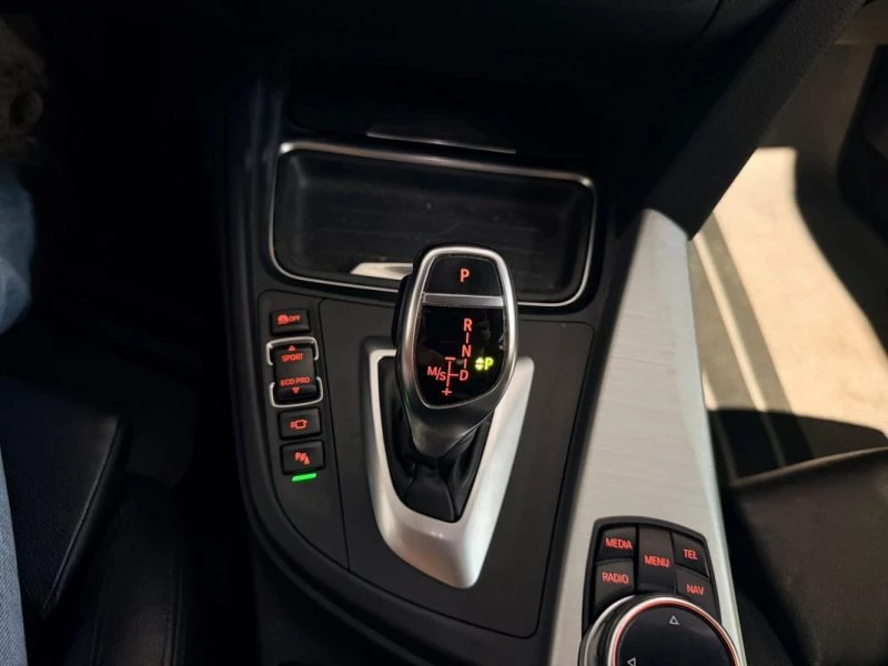 Image secondaire de BMW - SERIE 4 - 435i PACK M - 306 cv - Cabriolet - Intérieur cuir - 2013 - 85000 km