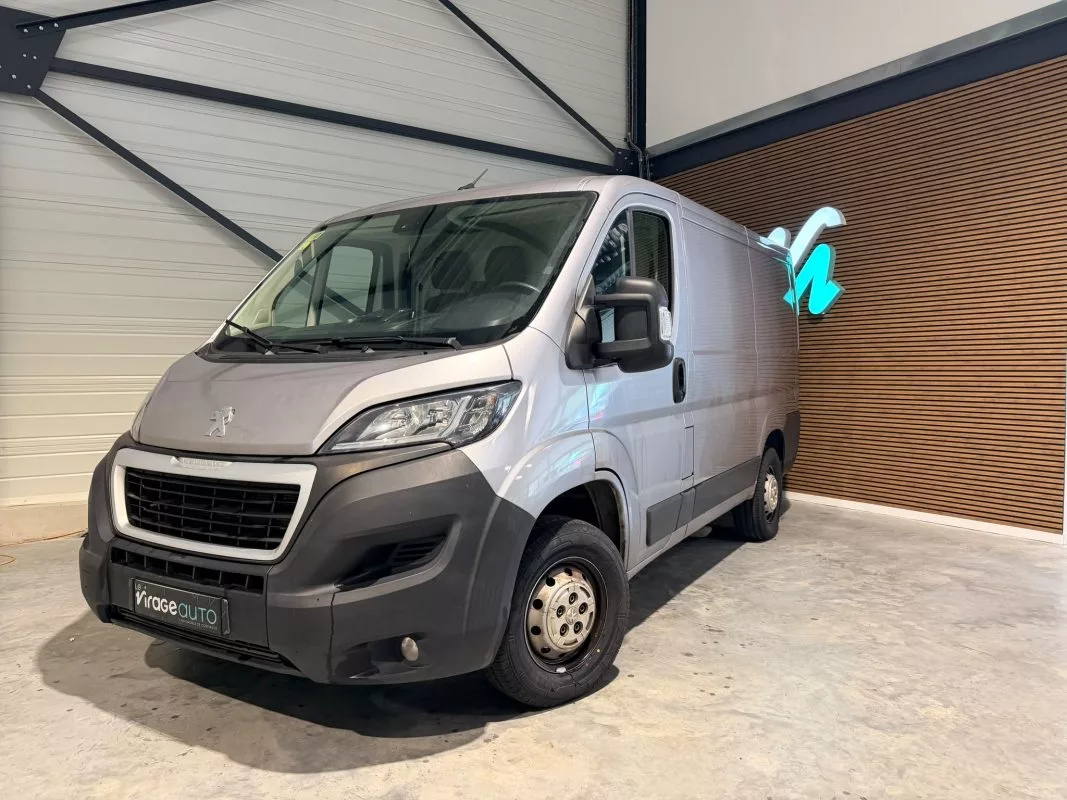 Image principale de Peugeot Boxer Camionnette 2.2 BlueHDi 140